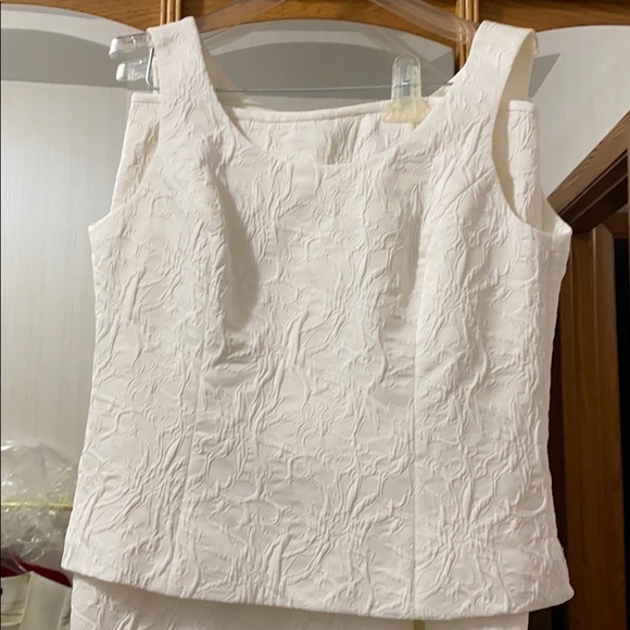 Classy Kasper 3 piece Suit - Picture 5 of 8